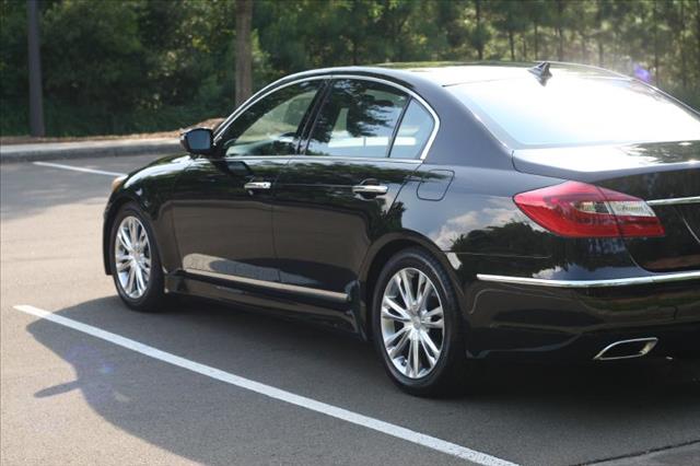 2012 Hyundai Genesis REG CAB 84 CA XLT