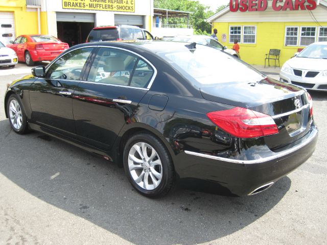 2013 Hyundai Genesis 1-LT