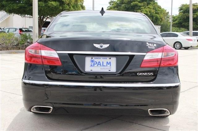 2013 Hyundai Genesis 1-LT