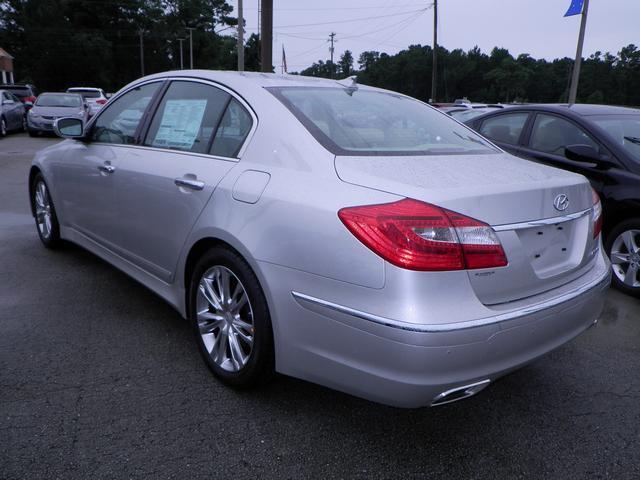 2013 Hyundai Genesis Adventurer Model 4WD