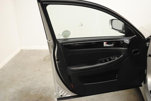 2013 Hyundai Genesis Adventurer Model 4WD