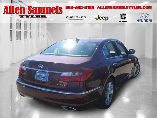 2013 Hyundai Genesis Base