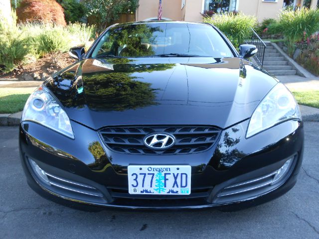 2010 Hyundai Genesis Coupe 2dr Rdstr AT 2.0T Quattro Prem Plus