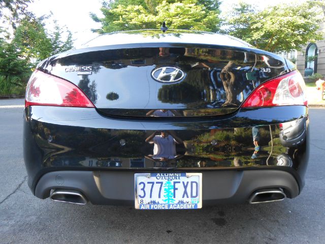 2010 Hyundai Genesis Coupe 2dr Rdstr AT 2.0T Quattro Prem Plus