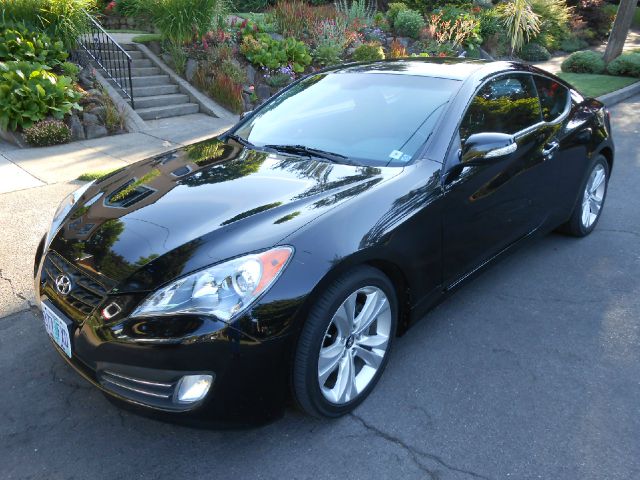 2010 Hyundai Genesis Coupe 2dr Rdstr AT 2.0T Quattro Prem Plus