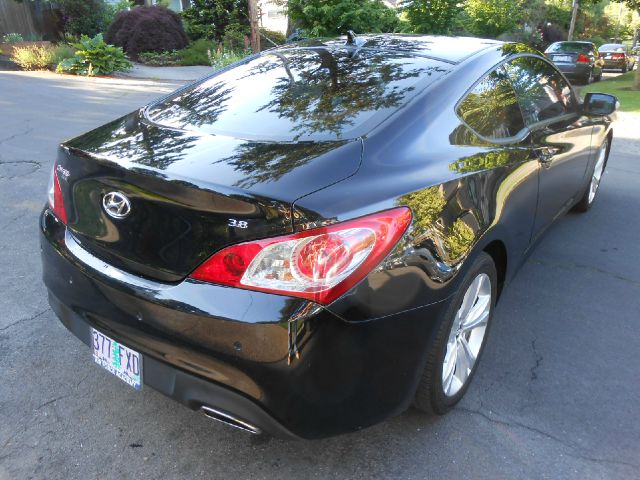 2010 Hyundai Genesis Coupe 2dr Rdstr AT 2.0T Quattro Prem Plus