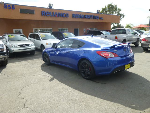 2010 Hyundai Genesis Coupe 1500 SLT Quad Cab 4x4 HEMI