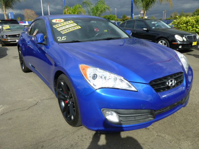 2010 Hyundai Genesis Coupe 1500 SLT Quad Cab 4x4 HEMI