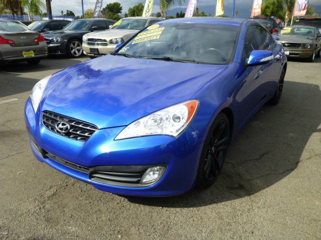 2010 Hyundai Genesis Coupe 1500 SLT Quad Cab 4x4 HEMI