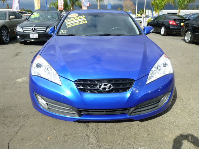 2010 Hyundai Genesis Coupe 1500 SLT Quad Cab 4x4 HEMI
