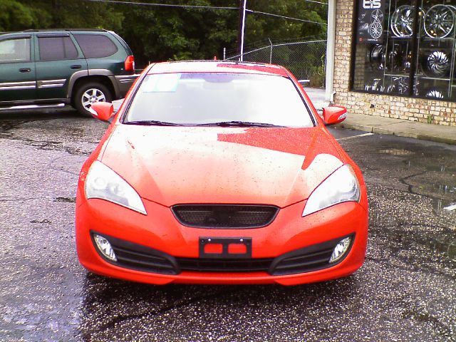 2010 Hyundai Genesis Coupe 1500 SLT Quad Cab 4x4 HEMI