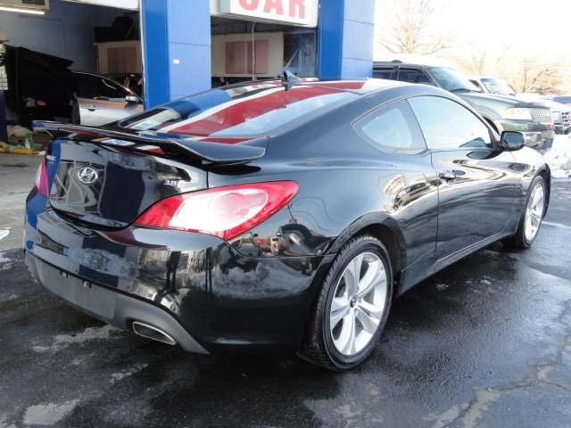 2010 Hyundai Genesis Coupe 2dr Rdstr AT 2.0T Quattro Prem Plus