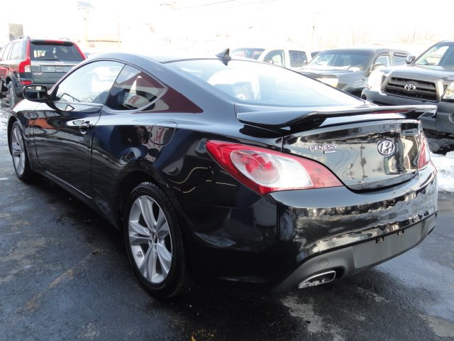 2010 Hyundai Genesis Coupe 2dr Rdstr AT 2.0T Quattro Prem Plus
