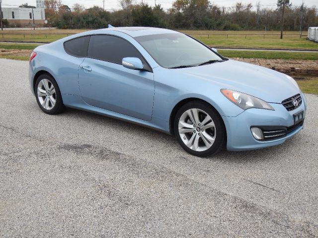 2010 Hyundai Genesis Coupe 2dr Rdstr AT 2.0T Quattro Prem Plus