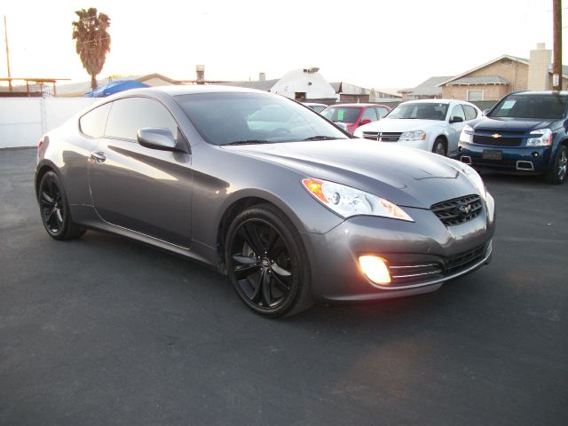 2010 Hyundai Genesis Coupe 1500 SLT Quad Cab 4x4 HEMI