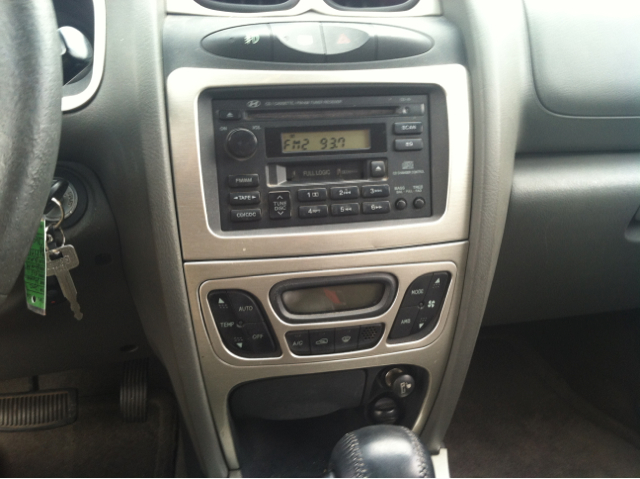 2002 Hyundai Santa Fe LS Truck