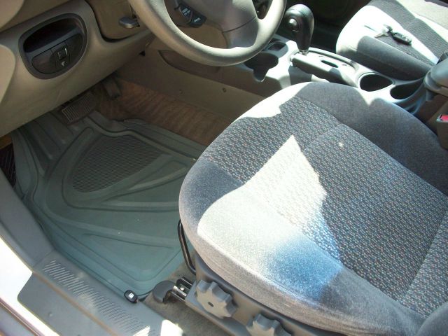 2004 Hyundai Santa Fe Base