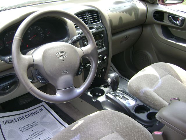 2004 Hyundai Santa Fe 4dr Sdn 2.4L FWD