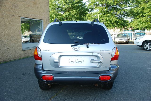 2004 Hyundai Santa Fe 4dr Sdn 2.4L FWD