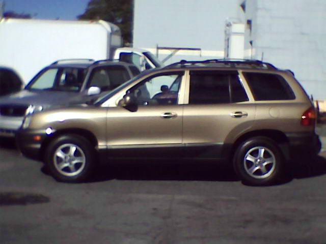 2004 Hyundai Santa Fe 4dr Sdn 2.4L FWD