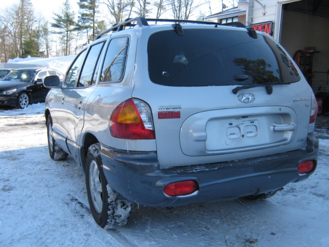 2004 Hyundai Santa Fe 4dr Sdn 2.4L FWD