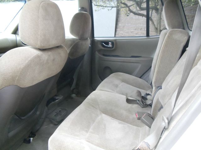 2004 Hyundai Santa Fe 4dr Sdn 2.4L FWD