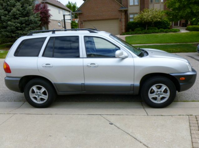 2004 Hyundai Santa Fe 4dr Sdn 2.4L FWD