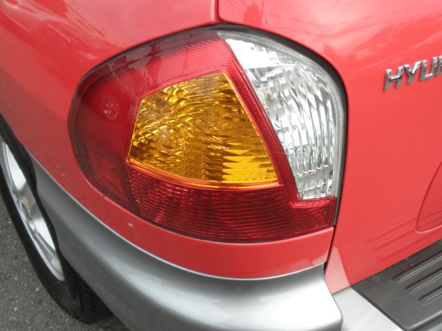 2004 Hyundai Santa Fe 4dr Sdn 2.4L FWD