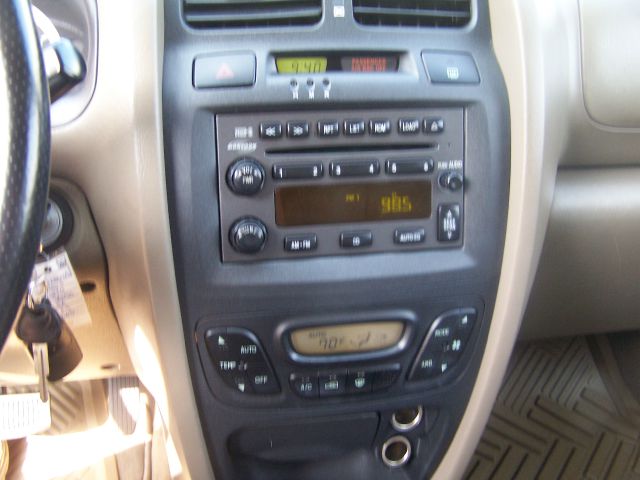 2005 Hyundai Santa Fe LS Truck