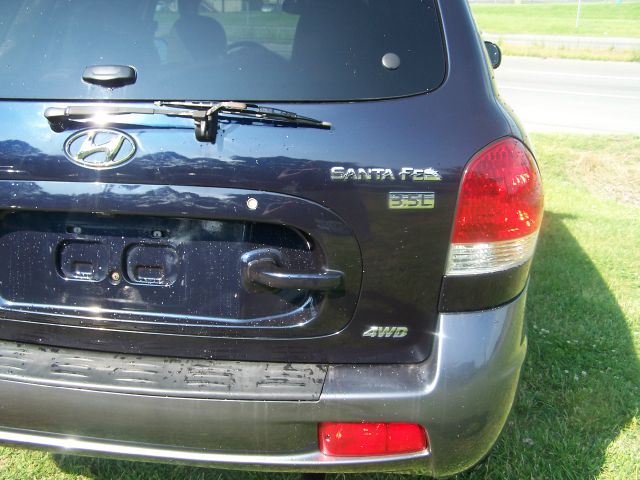 2005 Hyundai Santa Fe LS Truck