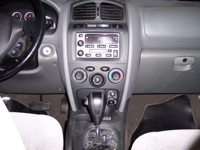 2005 Hyundai Santa Fe 4dr Sdn 2.4L FWD