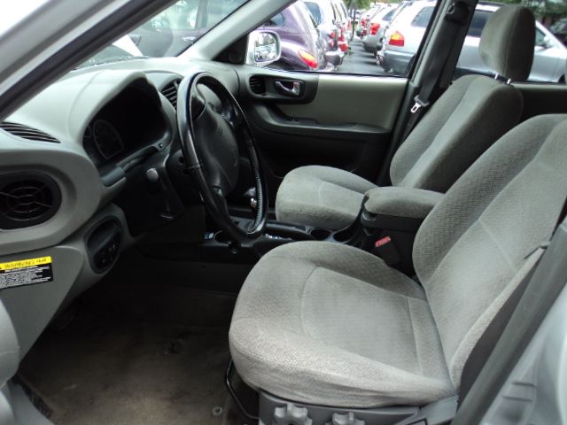 2005 Hyundai Santa Fe 4dr Sdn 2.4L FWD