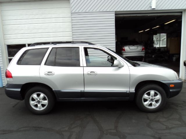 2005 Hyundai Santa Fe 4dr Sdn 2.4L FWD