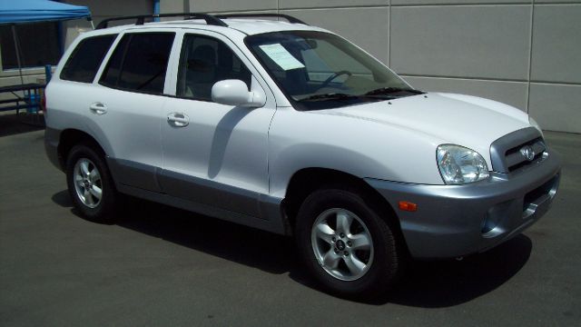 2005 Hyundai Santa Fe 4dr Sdn 2.4L FWD