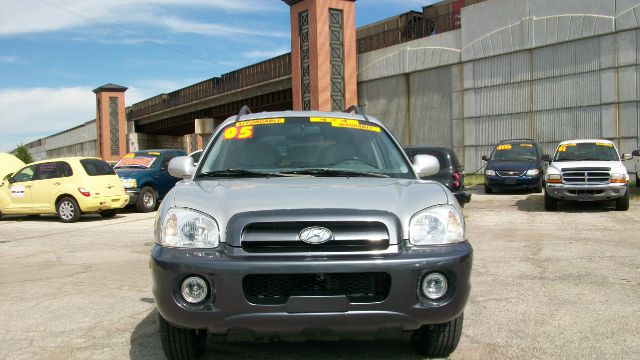 2005 Hyundai Santa Fe 4dr Sdn 2.4L FWD