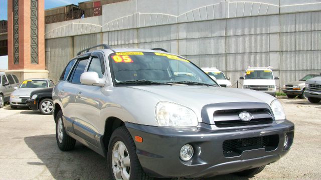 2005 Hyundai Santa Fe 4dr Sdn 2.4L FWD
