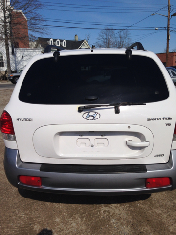 2005 Hyundai Santa Fe 4dr Sdn 2.4L FWD