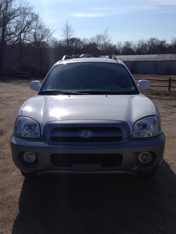 2005 Hyundai Santa Fe 4dr Sdn 2.4L FWD