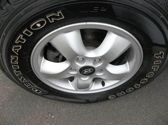 2005 Hyundai Santa Fe 4dr Sdn 2.4L FWD