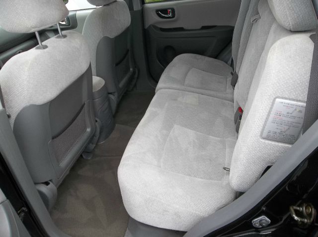 2005 Hyundai Santa Fe 4dr Sdn 2.4L FWD