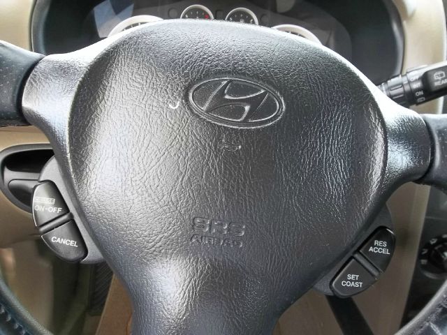 2005 Hyundai Santa Fe 4dr Sdn 2.4L FWD
