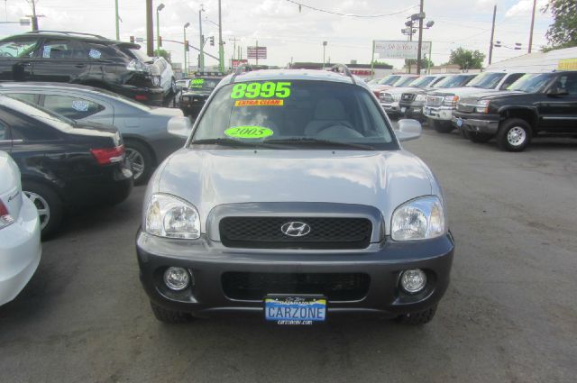2005 Hyundai Santa Fe 4dr Sdn 2.4L FWD