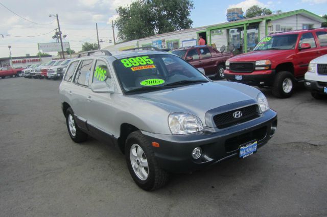2005 Hyundai Santa Fe 4dr Sdn 2.4L FWD