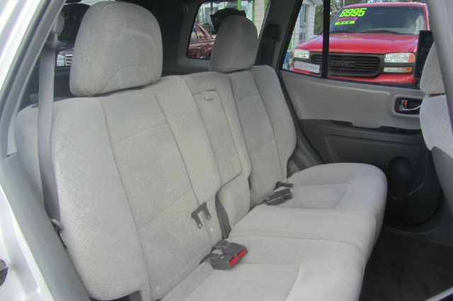 2005 Hyundai Santa Fe 4dr Sdn 2.4L FWD