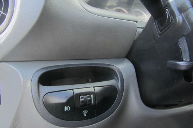 2005 Hyundai Santa Fe 4dr Sdn 2.4L FWD