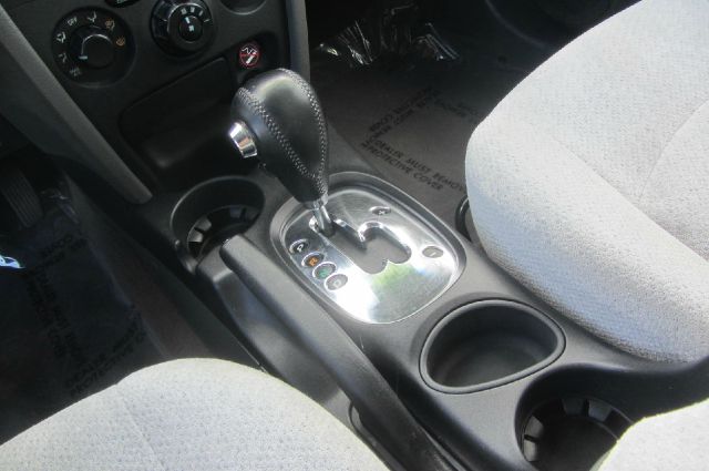 2005 Hyundai Santa Fe 4dr Sdn 2.4L FWD