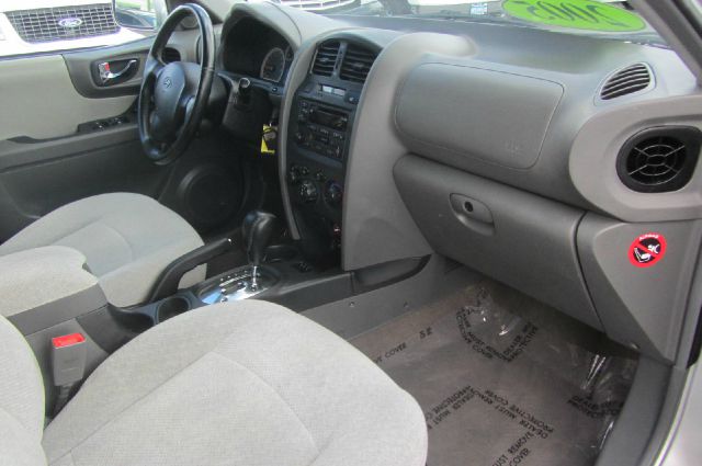 2005 Hyundai Santa Fe 4dr Sdn 2.4L FWD