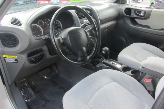2005 Hyundai Santa Fe 4dr Sdn 2.4L FWD