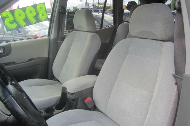 2005 Hyundai Santa Fe 4dr Sdn 2.4L FWD