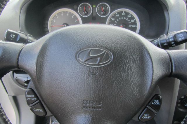 2005 Hyundai Santa Fe 4dr Sdn 2.4L FWD
